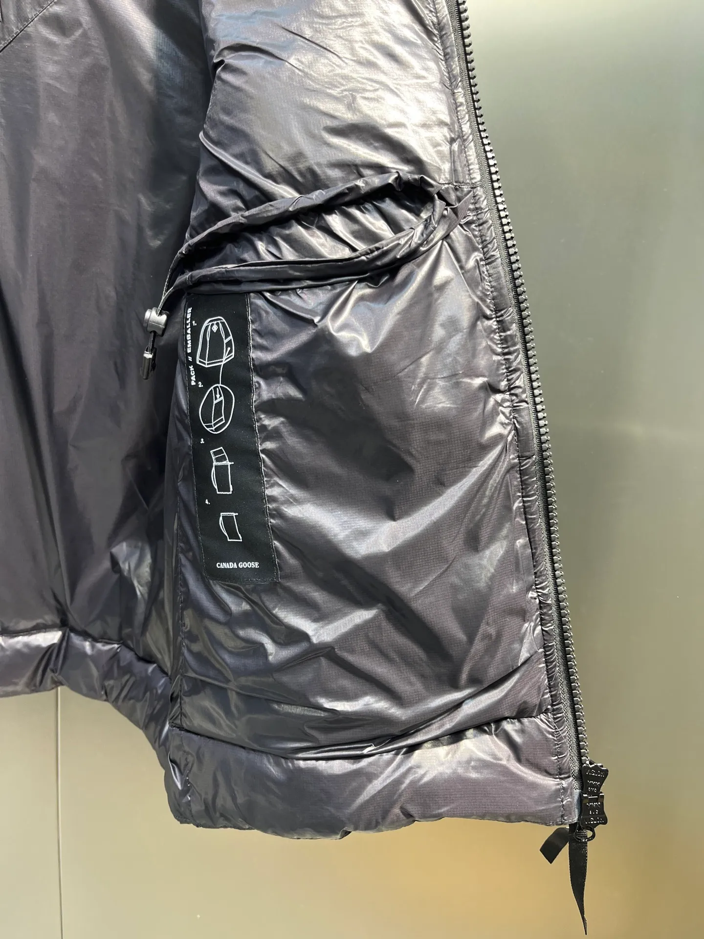 P560 Canadian brand CanadaGoose men's and women's CROFTON lightweight down vest 2229M DWR water-repellent treatment WindWall windproof fabric 700 fleece filling original mold opening details one to one production The upper body effect is stunning Exclusively available on the Xiaohongshu purchasing platform The highest version on the market Size: XS S M L XL XXL